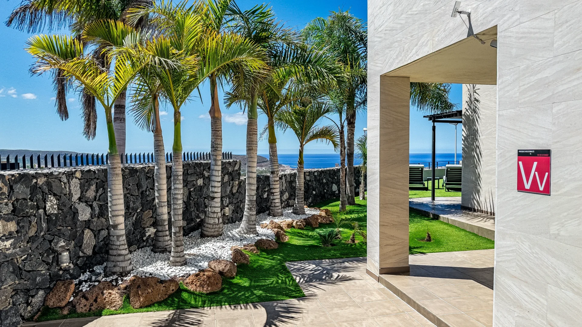Modern holiday home with private garden in the south of Tenerife