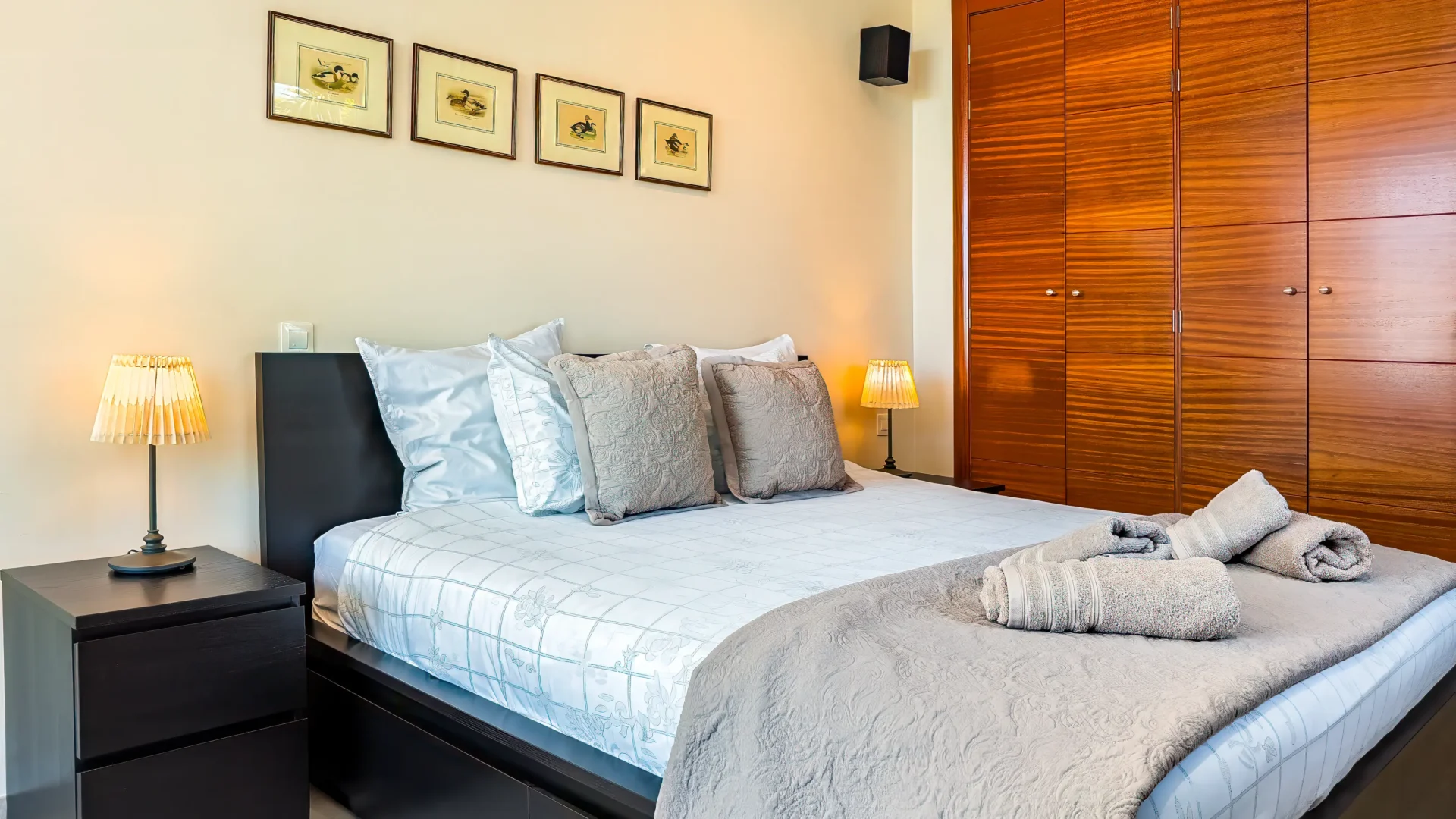 Master bedroom with a king size bed at Villa Julia, Tenerife