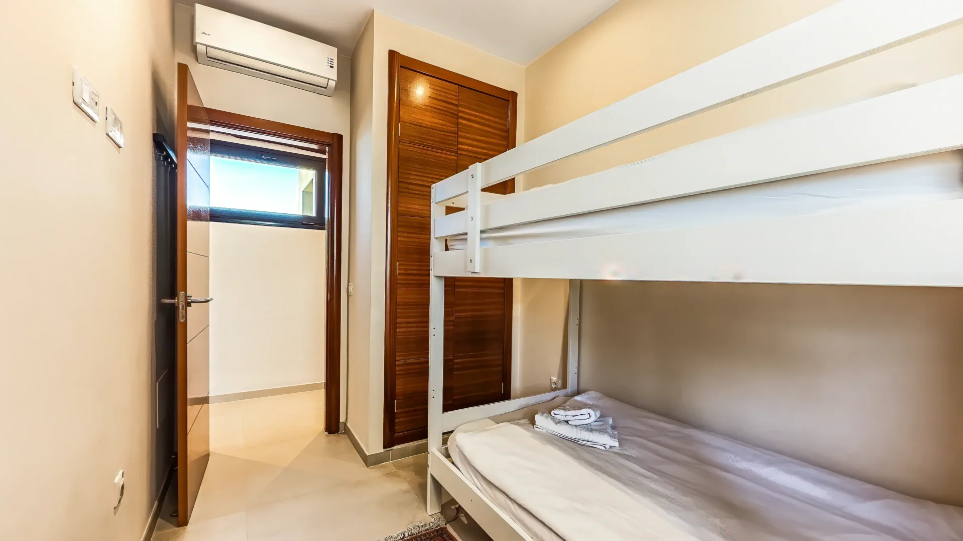 Single room with a bunk bed at Villa Julia, Costa Adeje
