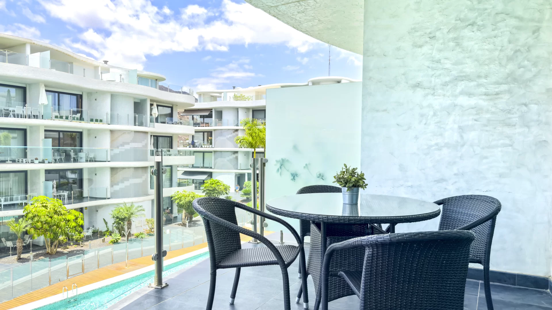 Outdoor dining area on the terrace of Las Olas holiday apartment