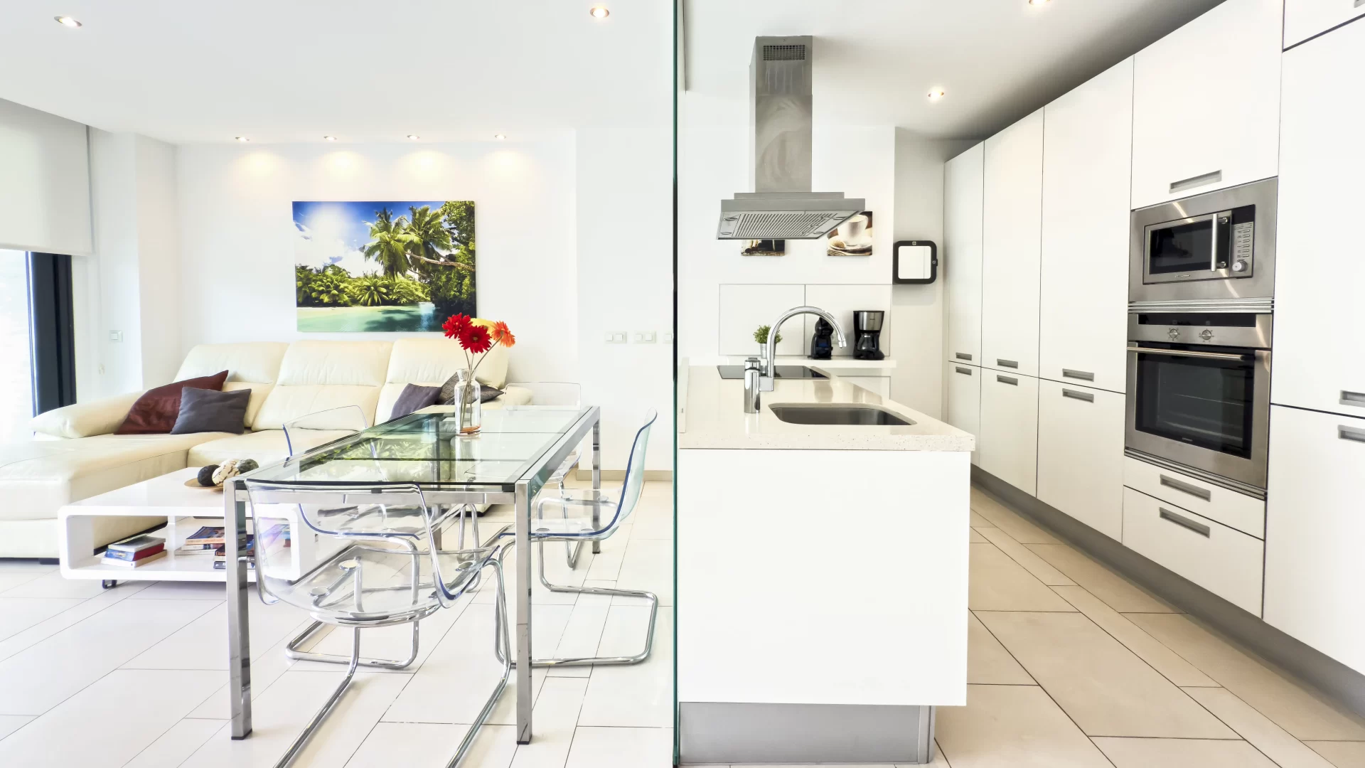 Kitchen and living room with dining area at Las Olas holiday apartment