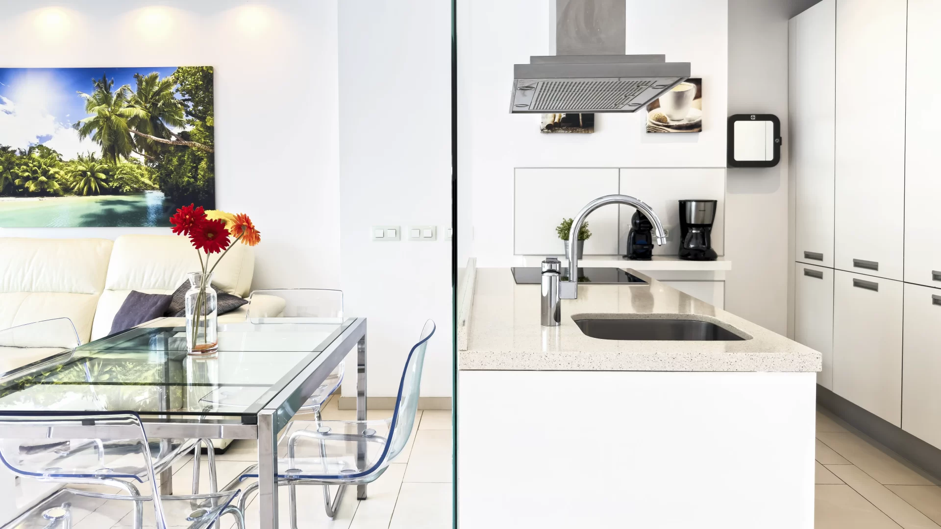 Kitchen and dining area at Las Olas apartment