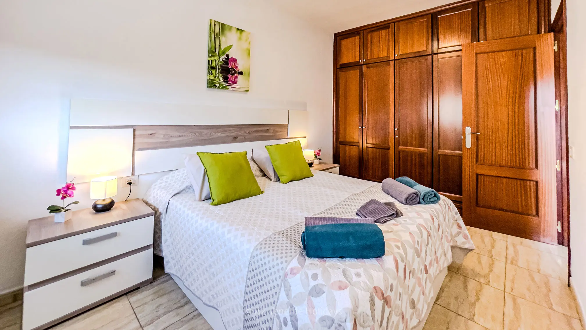 Master bedroom with double bed and built in wardrobes at Tenerife Relax Apartment