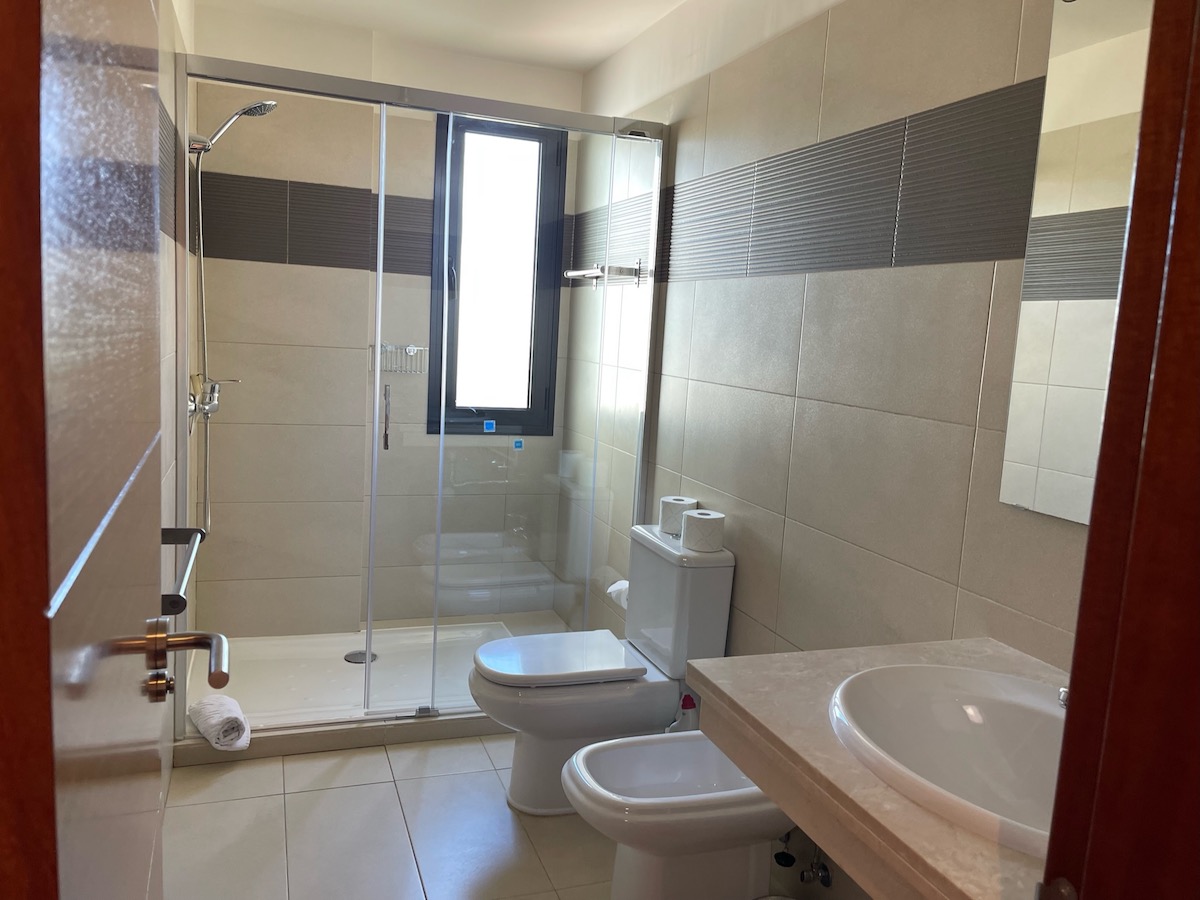 villa-julia-costa-adeje-bathroom