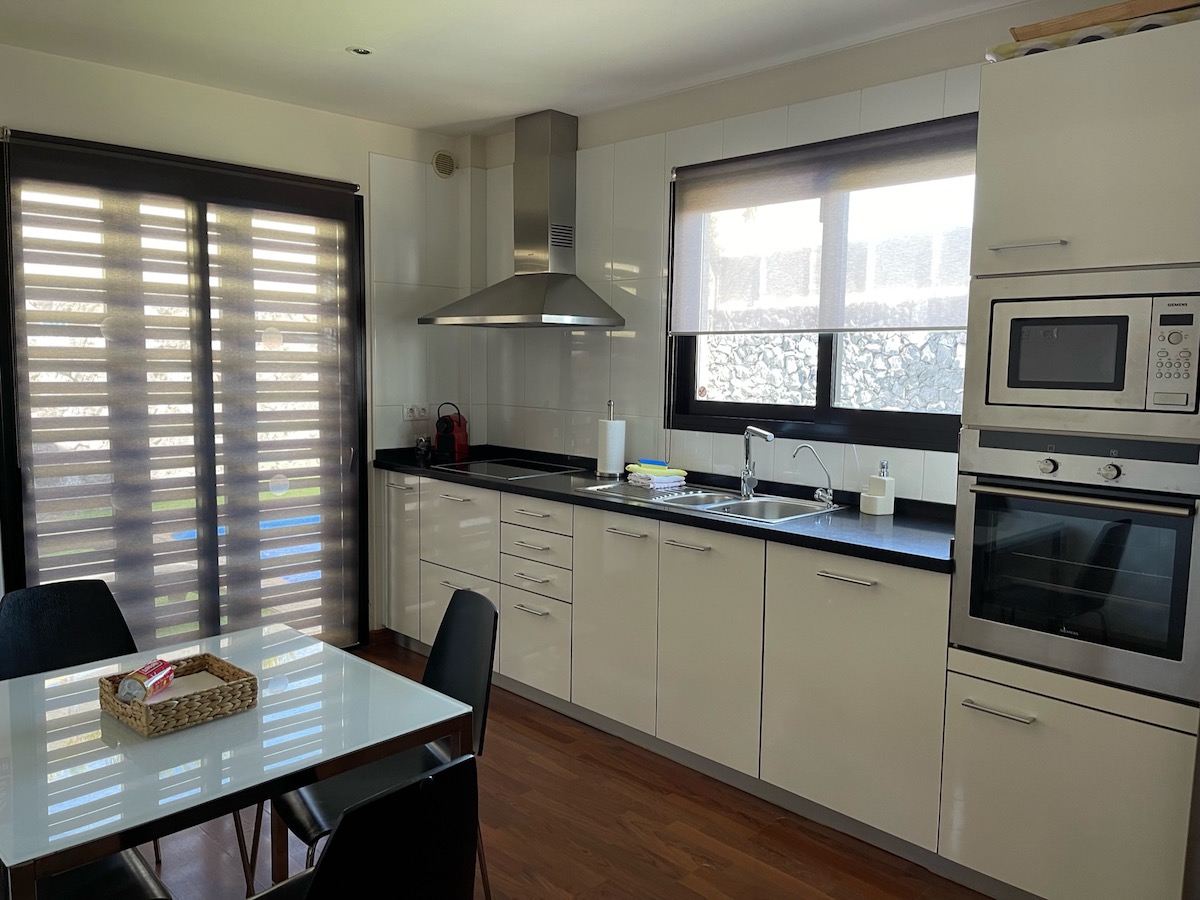 villa-julia-costa-adeje-kitchen-2