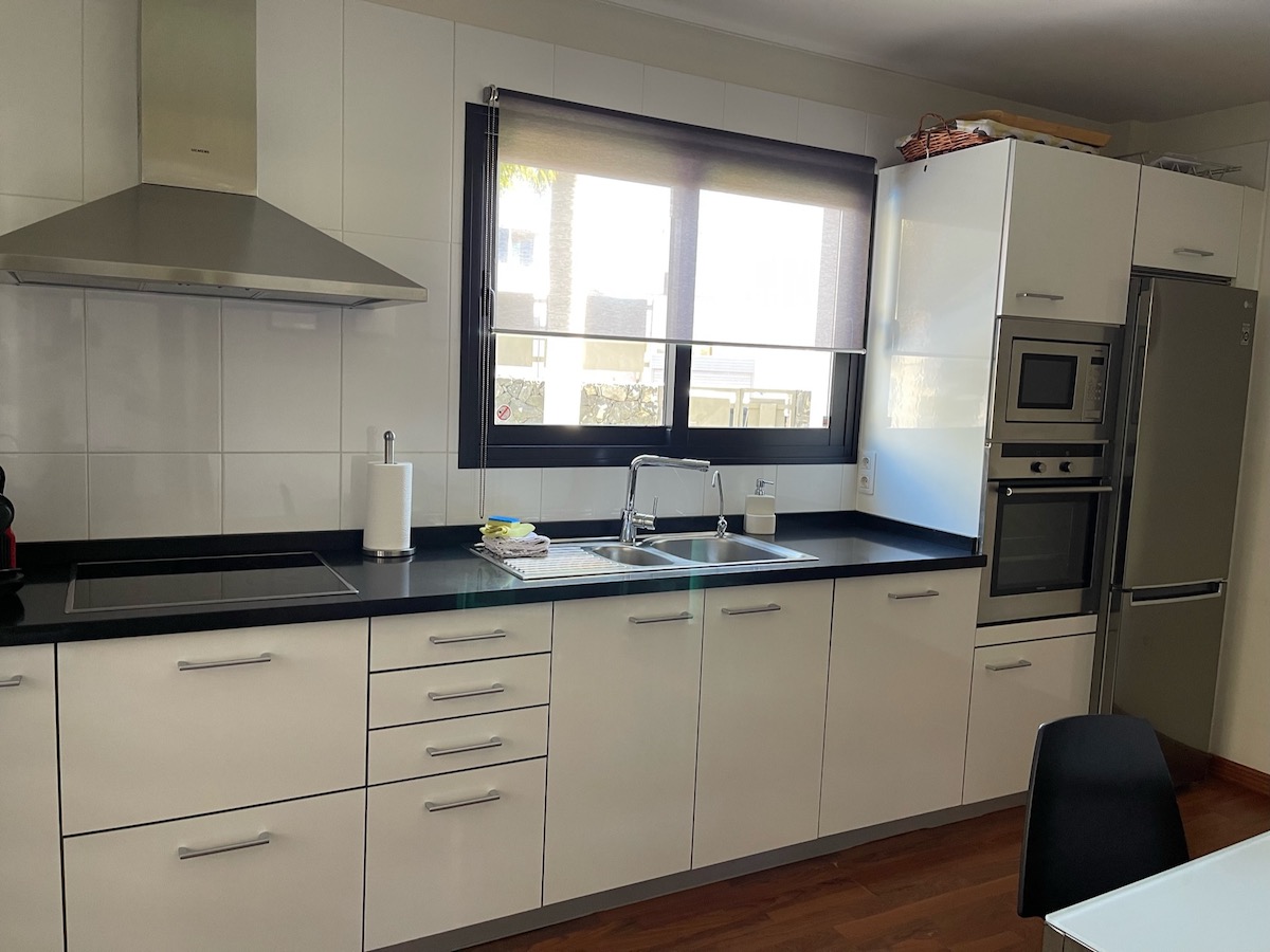 villa-julia-costa-adeje-kitchen