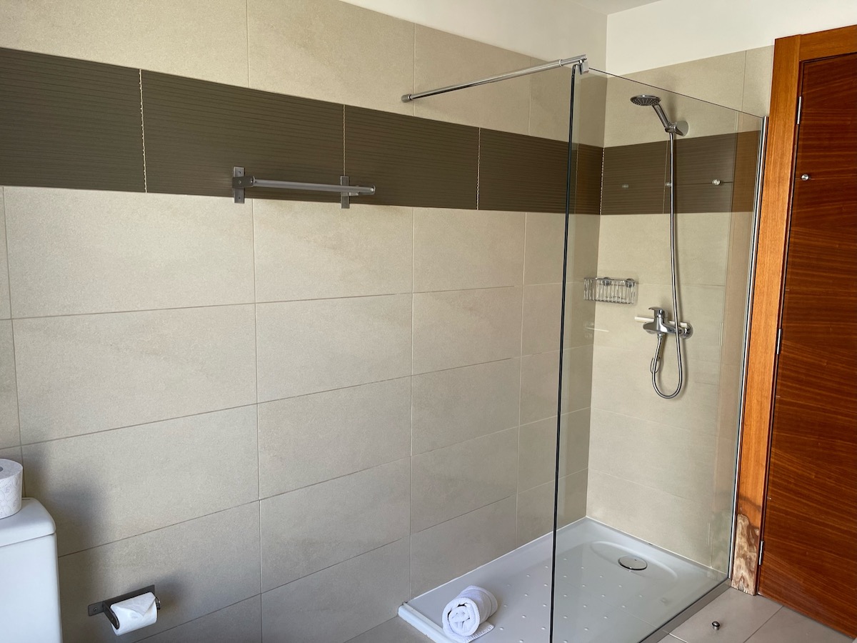 villa-julia-costa-adeje-master-bathroom-1