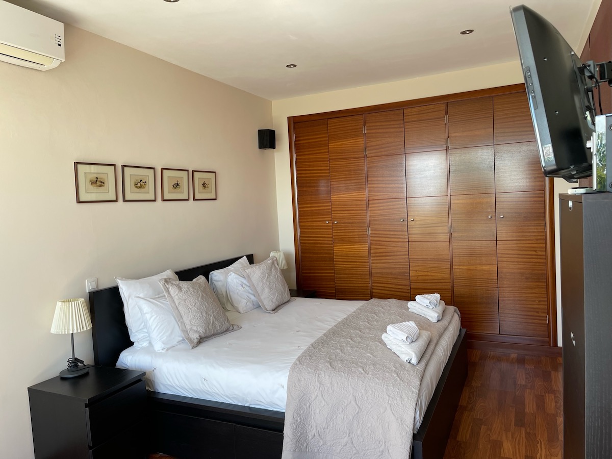 villa-julia-costa-adeje-master-bedroom-1