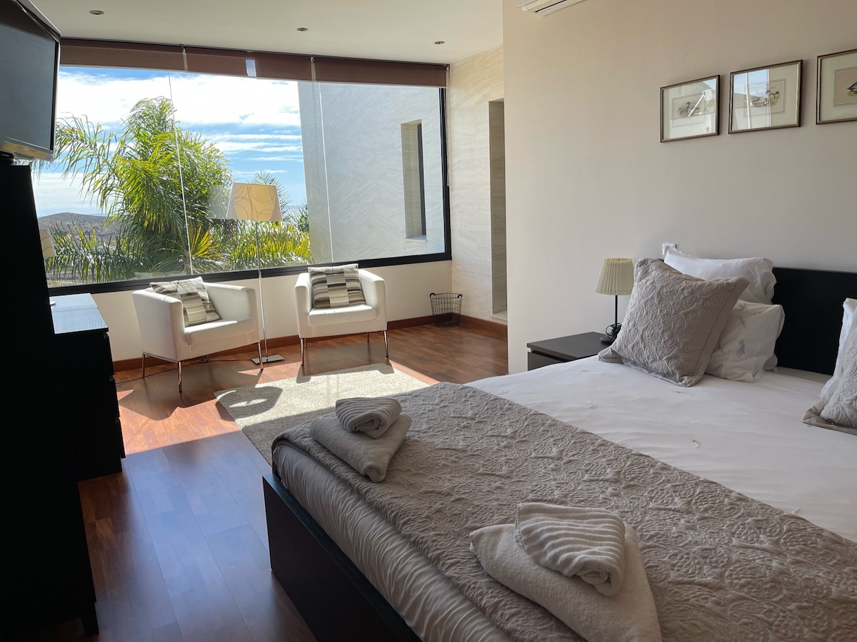 villa-julia-costa-adeje-master-bedroom-5